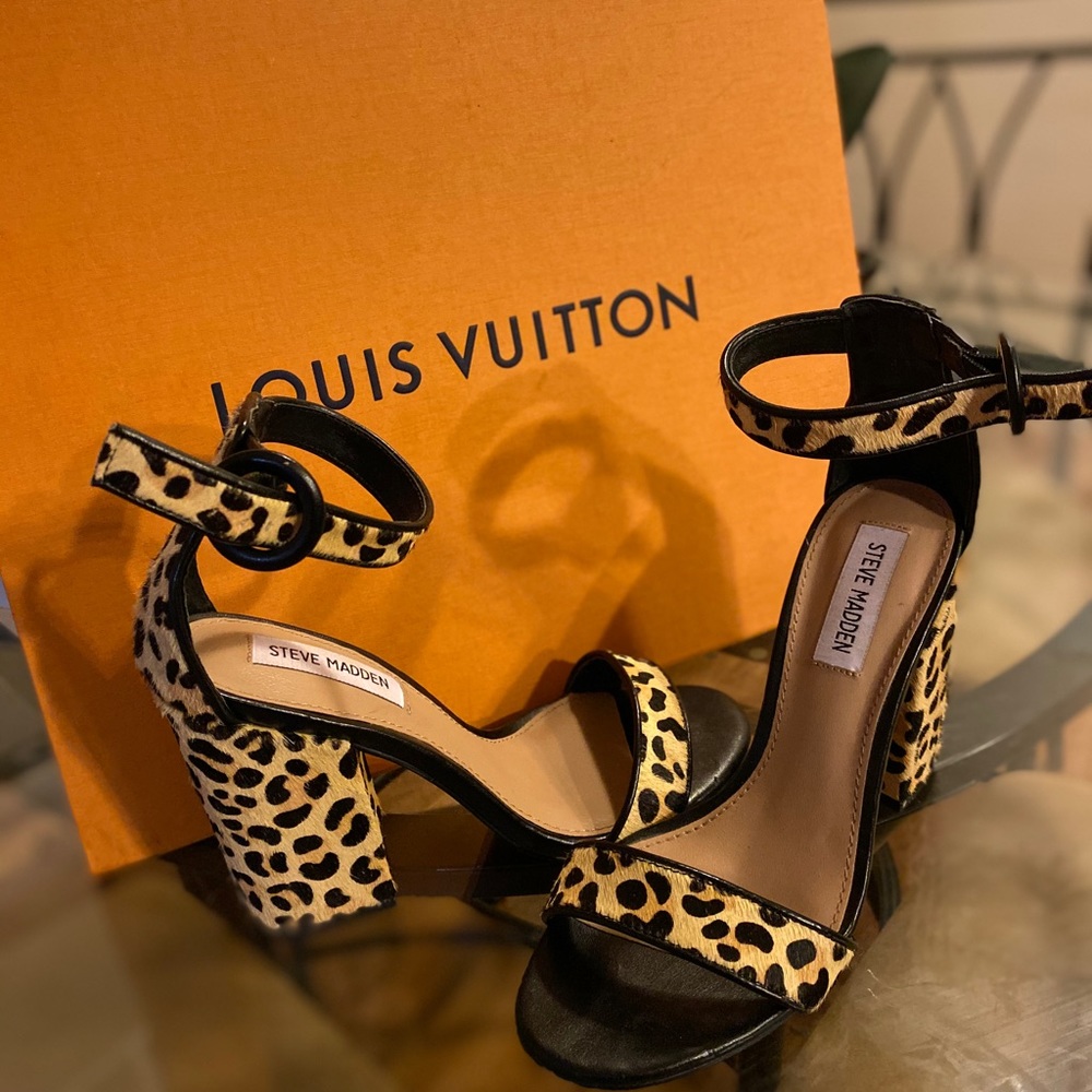 Steve Madden Leopard print heel